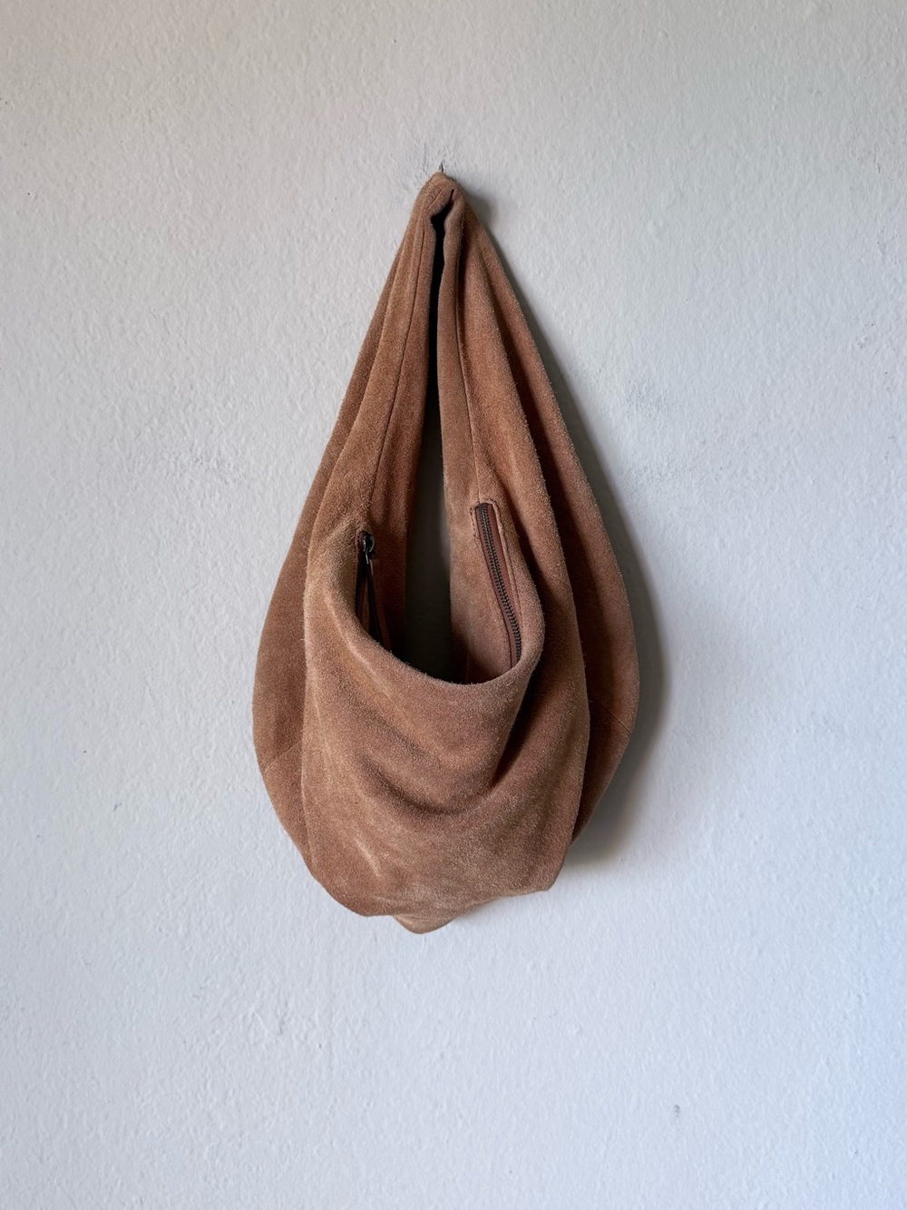 ASOS DESIGN Suede Slouchy Scoop Tote Bag in Tan- Brown - Picture 6 of 12